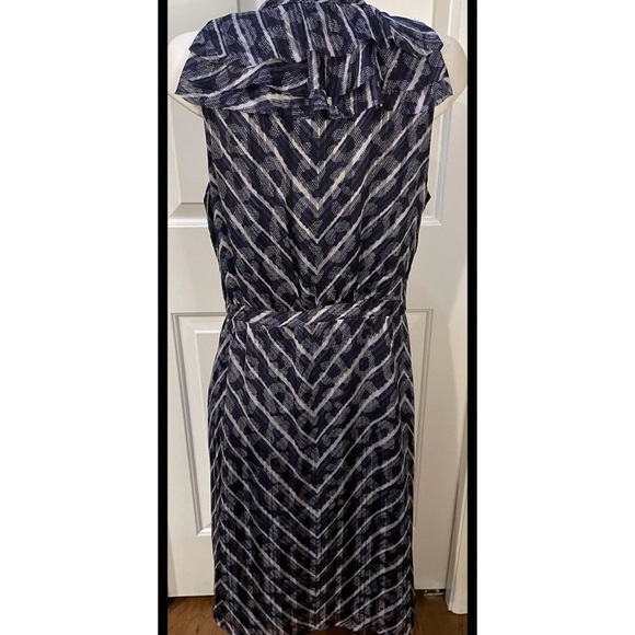 Banana Republic A-Line Dress Button Up Womens Size 10 Blue White Geo Print - Picture 3 of 5